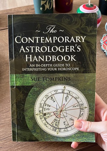 The Contemporary Astrologer's Handbook Kitap