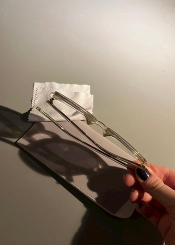 Transparan Çerçeveli Gri Güneş Gözlüğü - Görsel 6