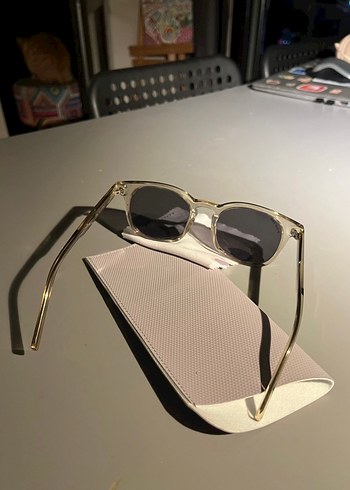 Transparan Çerçeveli Gri Güneş Gözlüğü - Görsel 5