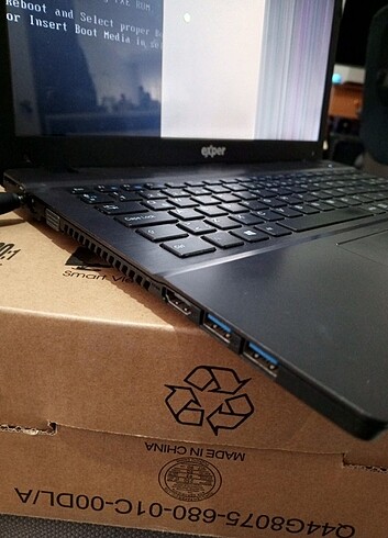 Exper i3 laptop ekran kırık hdd yok parça amaçlı