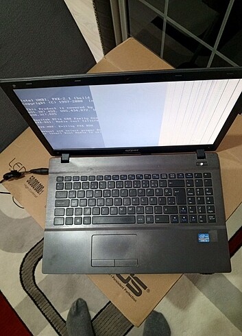 Beden Renk Exper i3 laptop ekran kırık hdd yok parça amaçlı