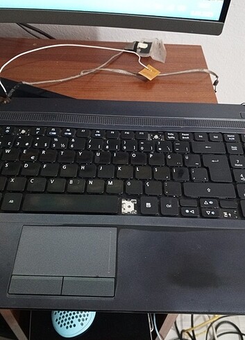 Acer Acer i3 leptop kasası çalışıyor sadece kasa içi dolu