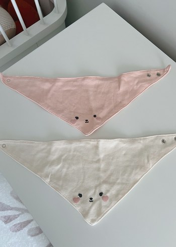 LC Waikiki Nakışlı Pembe Bebek Önlüğü Seti