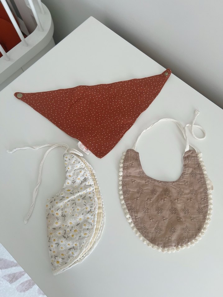 Nakışlı ve Çizgili Bebek Önlük Seti - Görsel 2