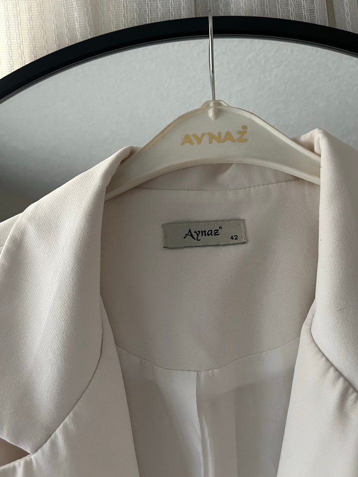 Kadın Beyaz Düğmeli Midi Blazer Ceket - Görsel 4