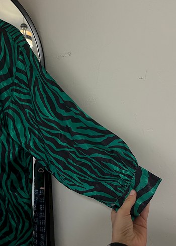 Uzun Kollu Yeşil Zebra Desenli Gömlek - Görsel 3