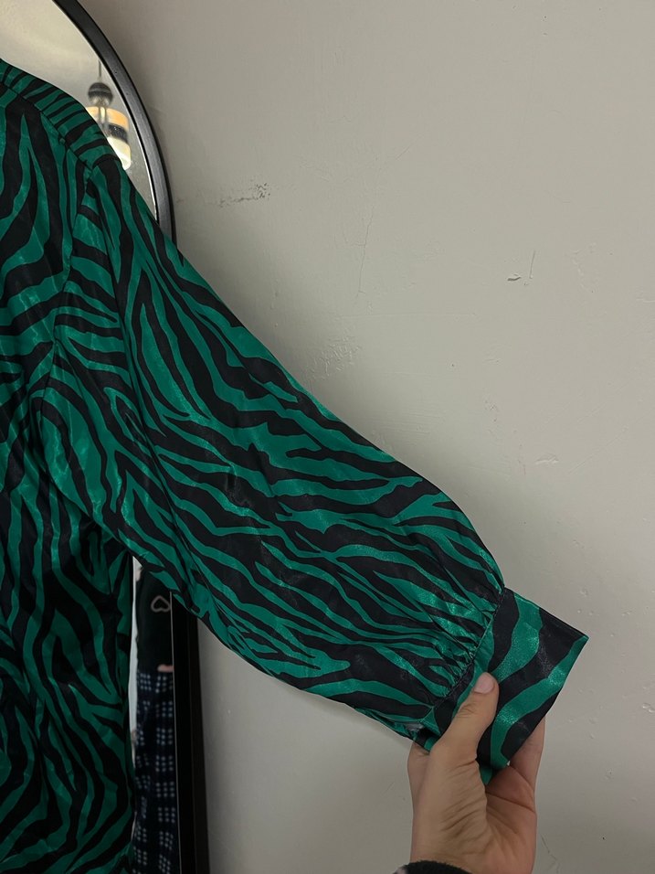 Uzun Kollu Yeşil Zebra Desenli Gömlek - Görsel 3