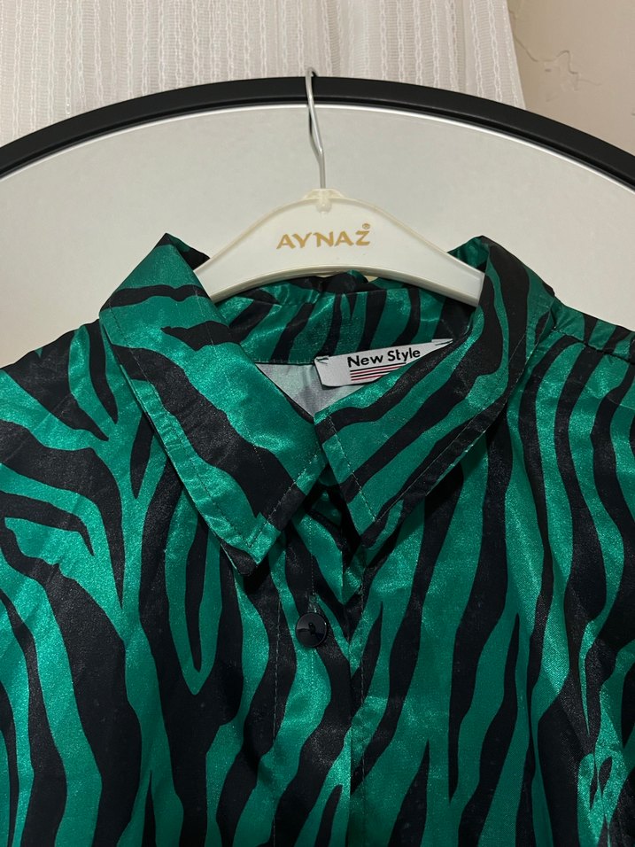 Uzun Kollu Yeşil Zebra Desenli Gömlek - Görsel 2