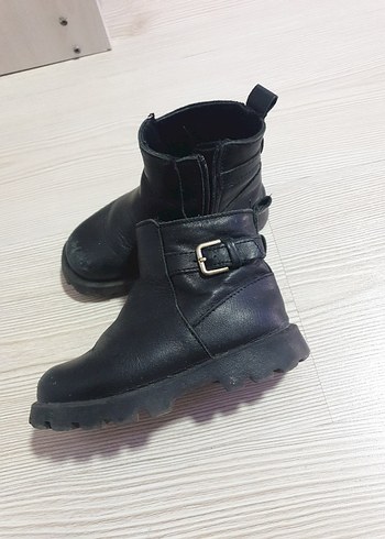 23 Beden çocuk Siyah Deri Tokalı Bot