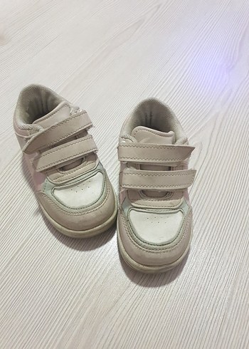 LC Waikiki Kız Çocuk Beyaz Cırt Cırtlı Spor Ayakkabı