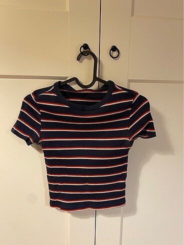 hm uste tam oturan tshirt