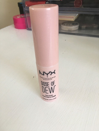 nyx dose of dew highlighter