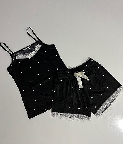 Bayan askılı şortlu pijama takımı