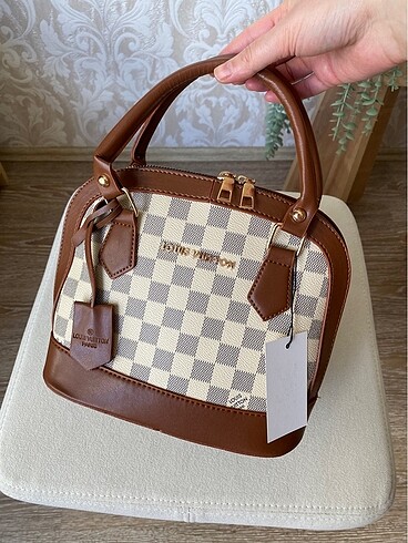 Beden LOUIS VUITTON ÇANTA
