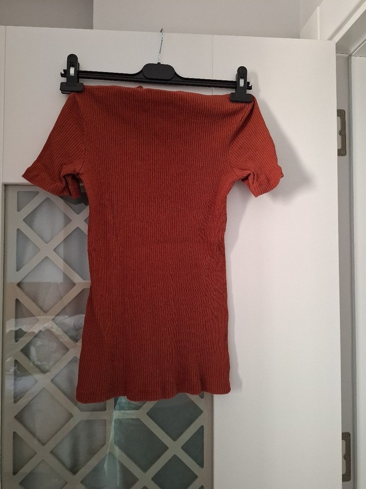 Kısa Kollu Yüksek Yakalı Kahverengi Kadın Tişört - Görsel 3