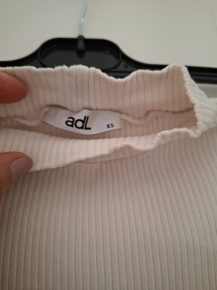 Beyaz Kısa Kollu Fitted Kadın Tişört - Görsel 2