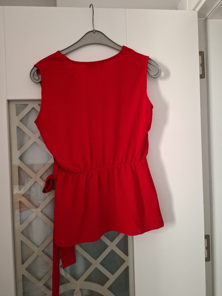 Kırmızı Kolsuz V Yakalı Drapeli Mini Bluz - Görsel 4