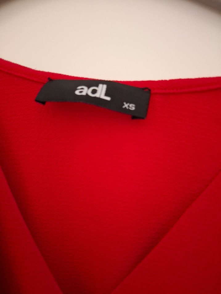 Kırmızı Kolsuz V Yakalı Drapeli Mini Bluz - Görsel 3