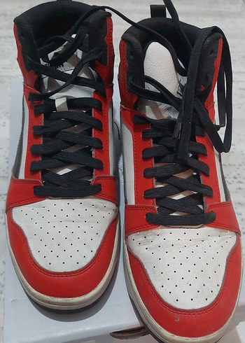 Kırmızı Bağcıklı Basketbol Ayakkabısı - Görsel 2