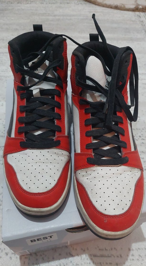 Kırmızı Bağcıklı Basketbol Ayakkabısı - Görsel 2