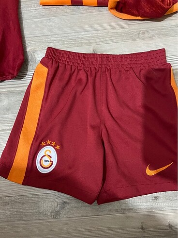 4 Yaş Beden kırmızı Renk Gs forma orjinal