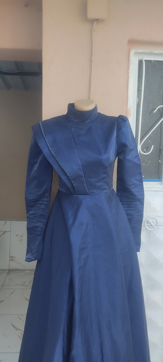 Uzun Lacivert Drapeli Yüksek Yakalı Kadın Elbise - Görsel 2