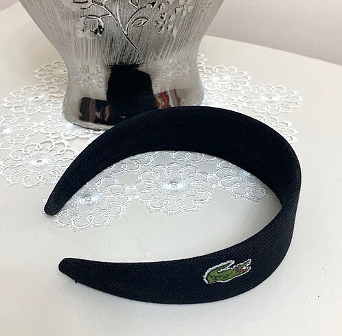 Lacoste taç