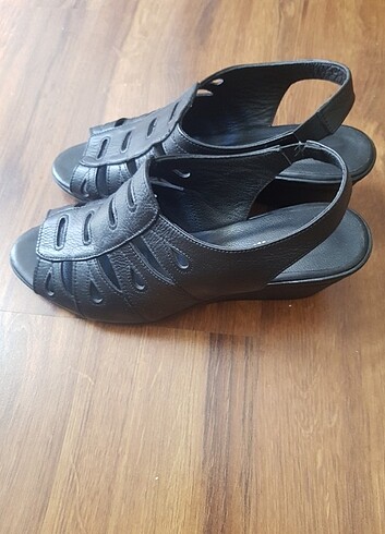 Derimod Yazlık derı sandelet
