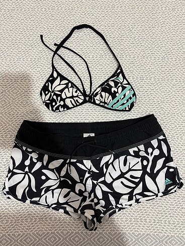 Adidas Bikini alt üst şort takım