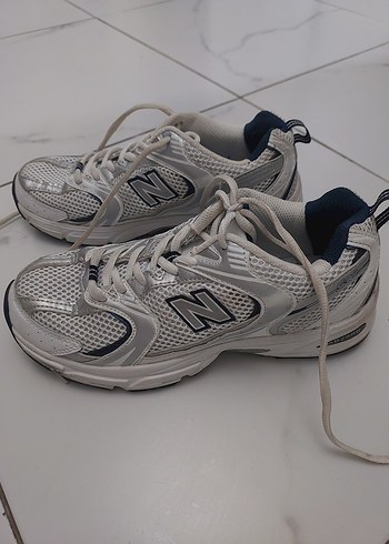 New Balance Beyaz Gri Spor Ayakkabı orjinal degildir
