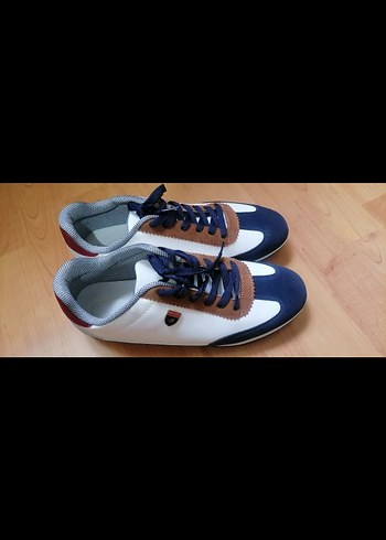 Beyaz ve Lacivert Bağcıklı Spor Ayakkabı - Görsel 7