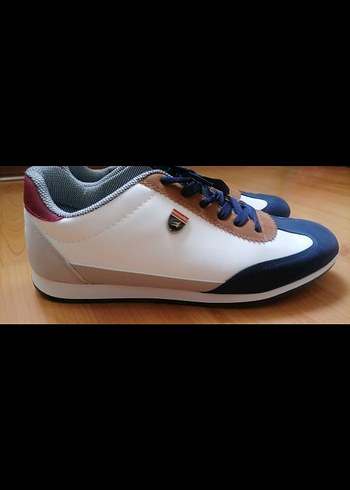 Beyaz ve Lacivert Bağcıklı Spor Ayakkabı - Görsel 6