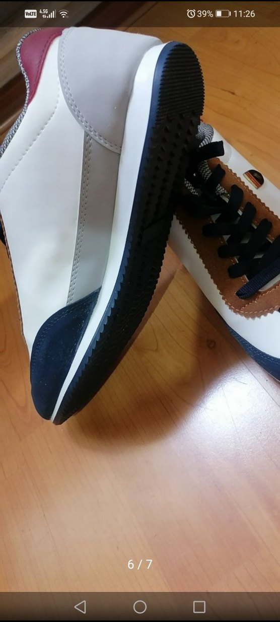 Beyaz ve Lacivert Bağcıklı Spor Ayakkabı - Görsel 5