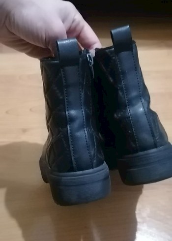 Kız Çocuk Siyah Yılan Desenli Lastik Bot - Görsel 4