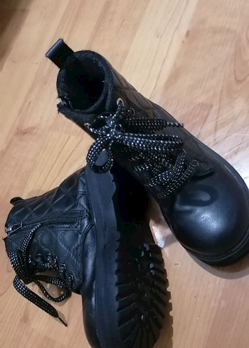 Kız Çocuk Siyah Yılan Desenli Lastik Bot - Görsel 3