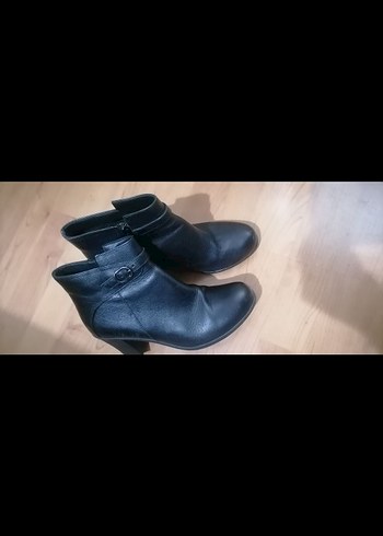 Kadın Siyah Deri Tokalı Topuklu Bot - Görsel 5