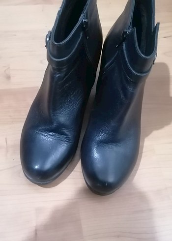 Kadın Siyah Deri Tokalı Topuklu Bot - Görsel 3