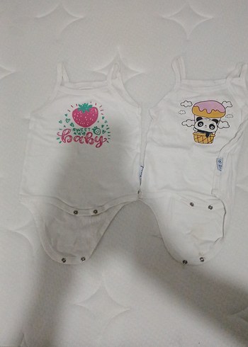 1,5 Yaş Beden Beyaz Kız Bebek Askılı Çıtçıtlı Body