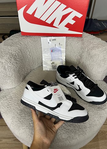 Nike Siyah Beyaz Kadın Spor Ayakkabısı