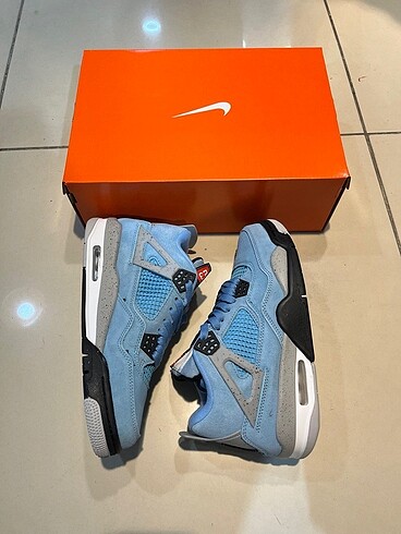 Nike Air Jordan 4 University Blue