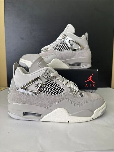 Air Jordan Retro 4 Frozen Moment