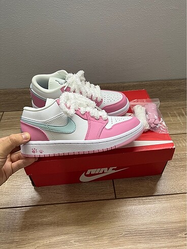 Nike Air Jordan 1 Low Pink