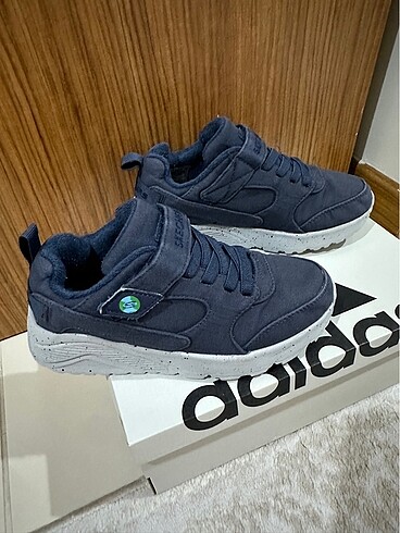 33 Beden Skechers kız çocuk spor ayakkabısı