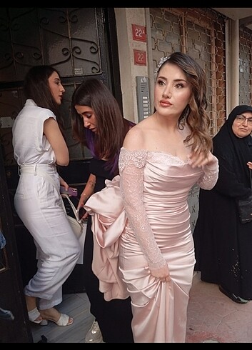 Nisan elbisesi