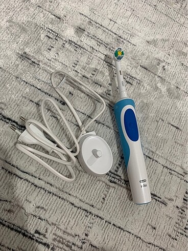 Oral-B Şarjlı Diş Fırçası