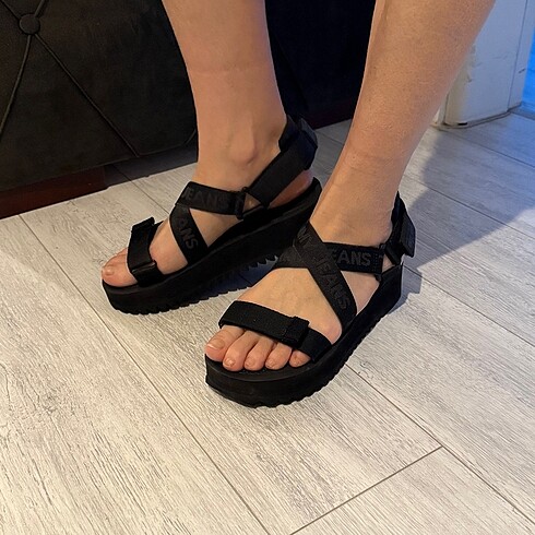 Tommy Sandalet