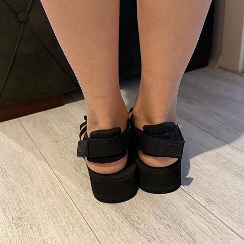 38 Beden siyah Renk Tommy Sandalet