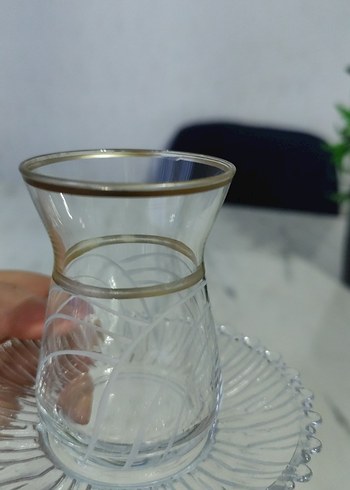 Paşabahçe Altın detaylı ince cam çay bardağı ve tabak