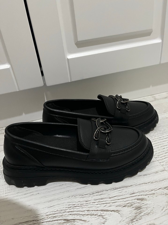 Zincir Detaylı Siyah Kadın Ayakkabı - Görsel 3