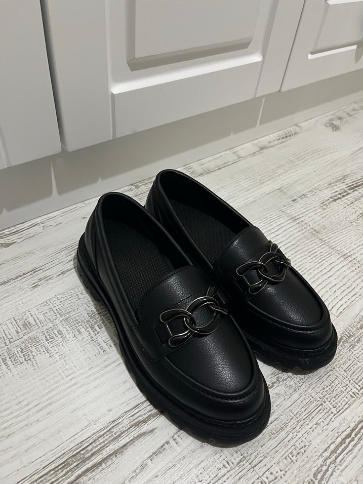 Zincir Detaylı Siyah Kadın Ayakkabı - Görsel 2